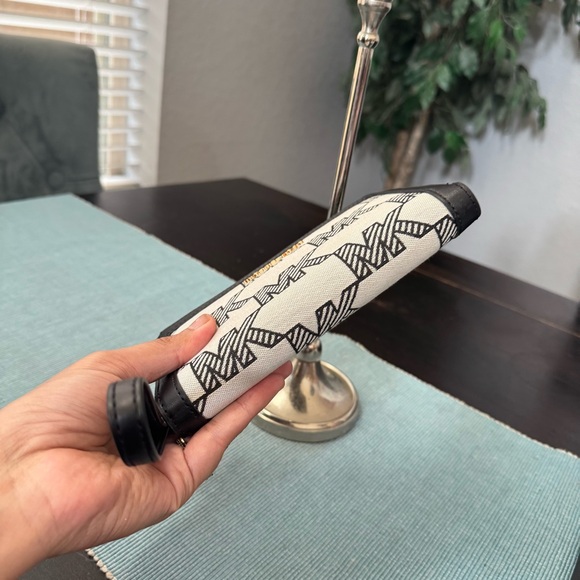 Michael Kors Jet Set Travel Large Double Zip Wristlet wallet - Picture 7 of 8